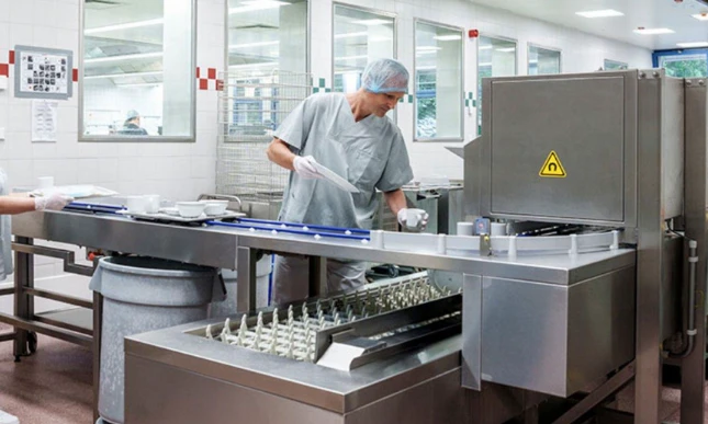 Commercial flight type dishwasher kitchen staff Commercial flight type dishwasher kitchen staff